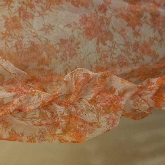 Springtime Top - Picture 2 of 4